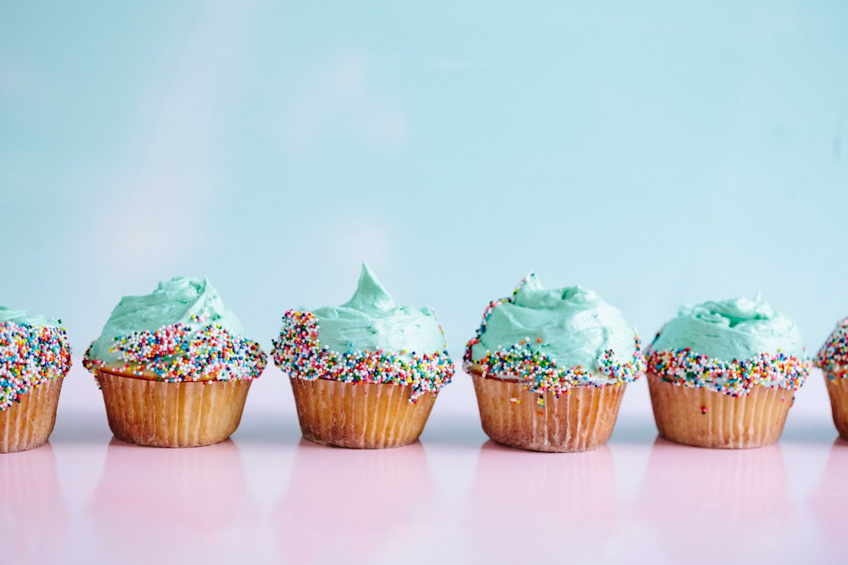 Cupcakes decorados con confites